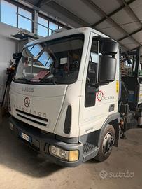 Iveco con gru e ribaltabile