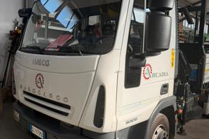 Iveco con gru e ribaltabile