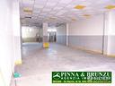 oristano-locale-commerc-2-vetrine