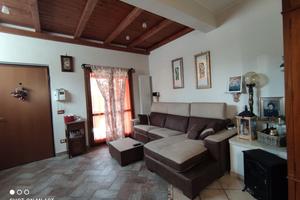 Appia S.M.Mole immobile due piani giardino portico