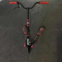 monopattino piedi fissi