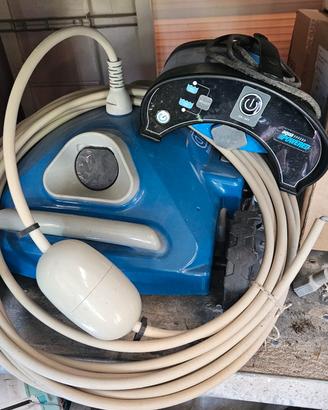 robot per pulire la piscina