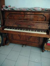 pianoforte a muro