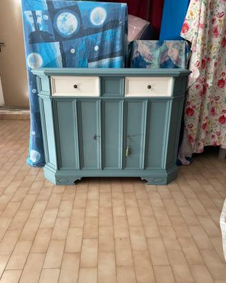 Credenza in stile Shabby.