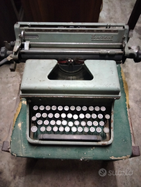 Macchina da scrivere antica