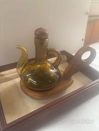 Elegante porta olio vintage con basevin legno oliv