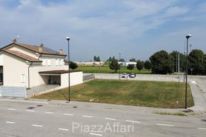 LOTTO DI TERRENO EDIFICABILE LIBERO SU 3 L
