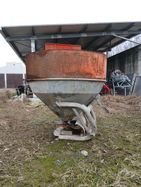 Spandiconcime a cono 600 kg