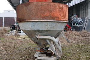 Spandiconcime a cono 600 kg