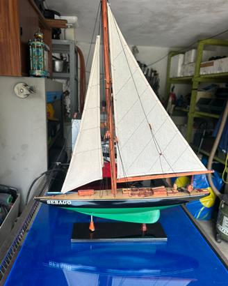 Modellismo. Barca a Vela