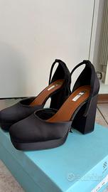 Scarpe nere con tacco