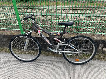 bicicletta montain bike