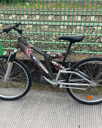 bicicletta montain bike