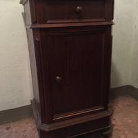 Comodino antico in legno da restaurare