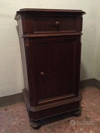 Comodino antico in legno da restaurare