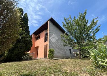 VILLA A SCHIERA D'ANGOLO A ALBINO