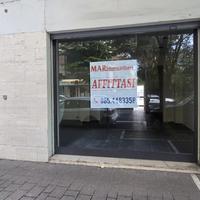 LOCALE COMMERCIALE FRONTE STRADA