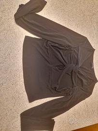 Maglia nera con cut out