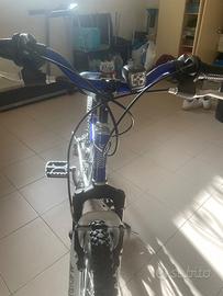 MTB 26” Biammortizzata Shimano 7V – Blu/Bianca