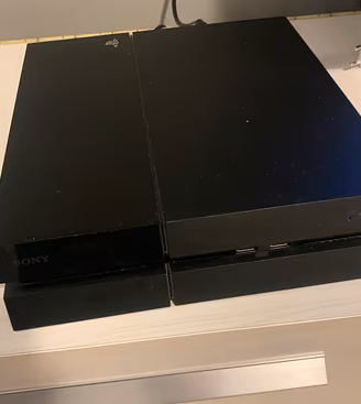 PS4 Console + joystick