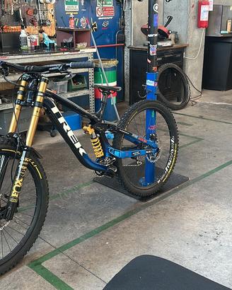 Bici downhill trek