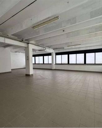 Immobile di 1704 m² con più di 5 locali a Reggio E