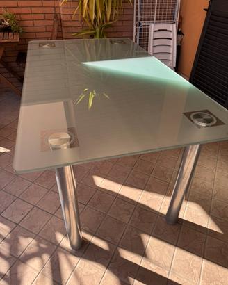 Tavolo in vetro per salone o ufficio moderno