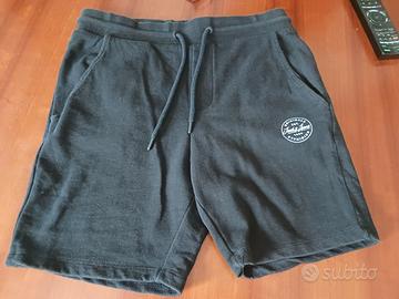 Pantaloncini marca Jack & Jones, tg S, colore nero