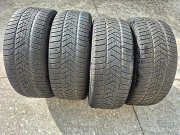 4. Gomme.   255 / 45 / R 20.  M+S