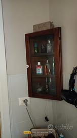 Specchiera ed angoliera.