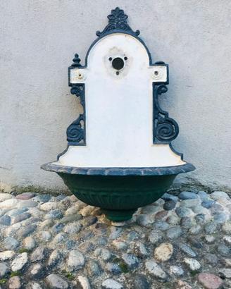 Fontana antica in ghisa