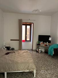 Stanza con letto matrimoniale