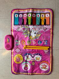 Tappeto musicale interattivo pianoforte e batteria