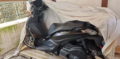 Scooter Beverly 300 Police IE