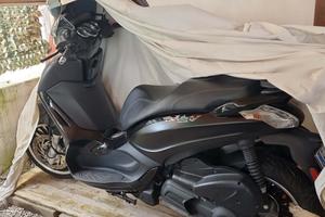 Scooter Beverly 300 Police IE