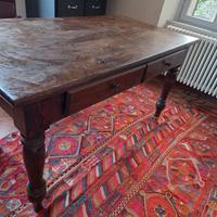 tavolo in legno massiccio