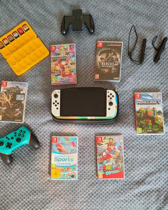 Nintendo Switch OLED White + 6 Giochi + Controller