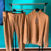 Tuta hugo boss e 4 maglie