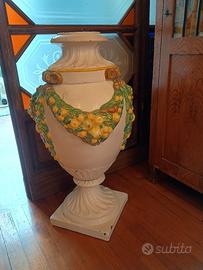 orcio di ceramica invetriata decorato a festoni