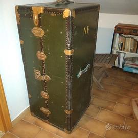 Antico baule/armadio da viaggio