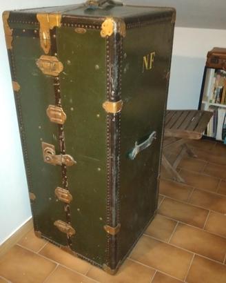 Antico baule/armadio da viaggio