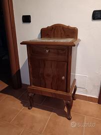 Comodino in stile Umbertino