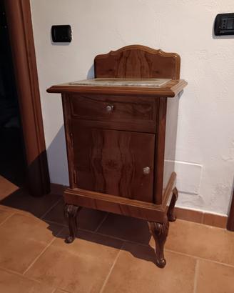 Comodino in stile Umbertino