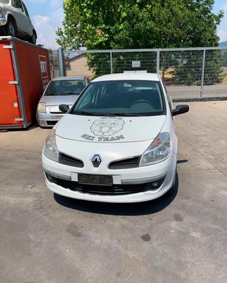 Ricambi Renault Clio 2006 - Veicolo per ricambi