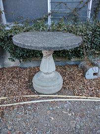 Tavolo e sedute da giardino