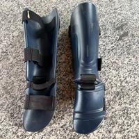 Accessori boxe – parastinchi + fasce Venum