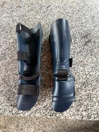 Accessori boxe – parastinchi + fasce Venum