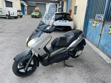 Yamaha x-max 250 black edition