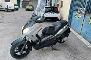 Yamaha x-max 250 black edition
