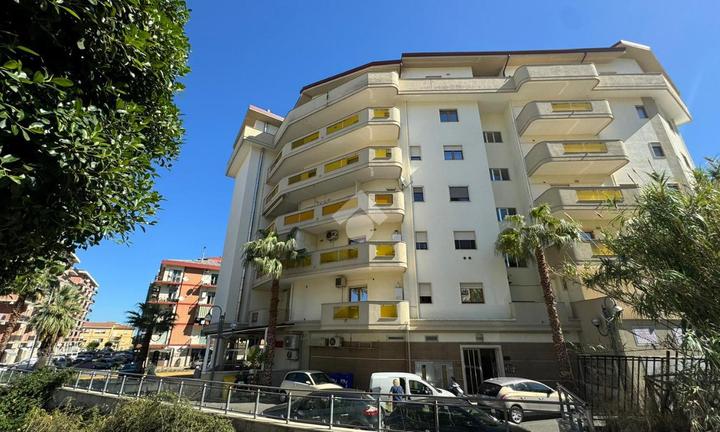 4 LOCALI A CORIGLIANO-ROSSANO